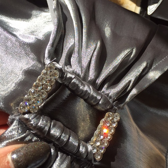 Cachet liquid silver stretch V-neck/crystal buckle - Picture 3 of 8